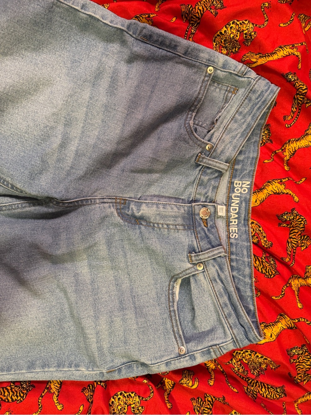 No Boundaries Women's Light Wash High Rise Jeans